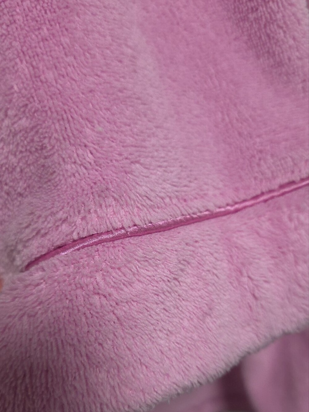 Hello Kitty Hooded Fleece Robe - Picture 5 of 8
